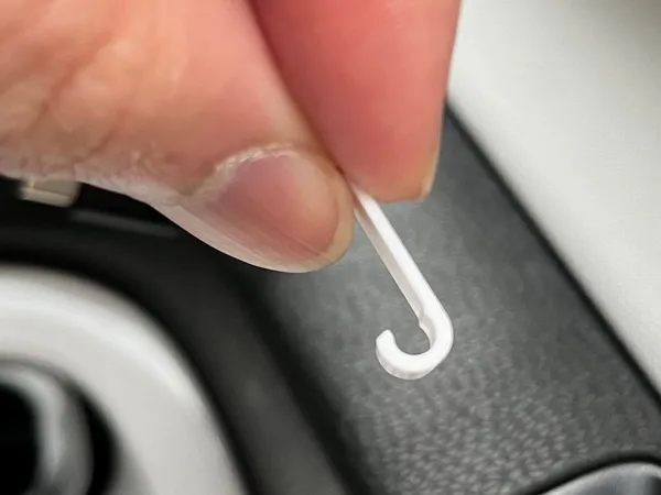Klips kablowy do kokpitu samochodowego z PETG — wydruk 3D